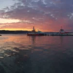 Çanakkale limanında gün batımı ve boğaz kıyısı